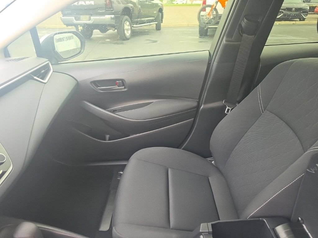 Used 2025 Toyota Corolla LE FWD image 23