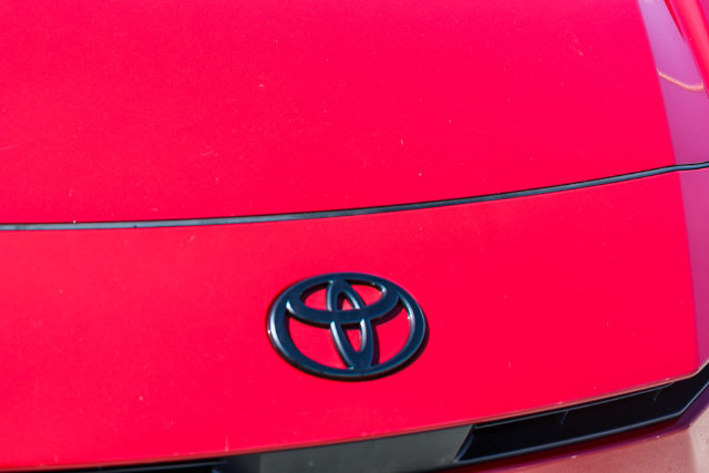 Used 2025 Toyota Camry SE w/ Convenience Package FWD image 5