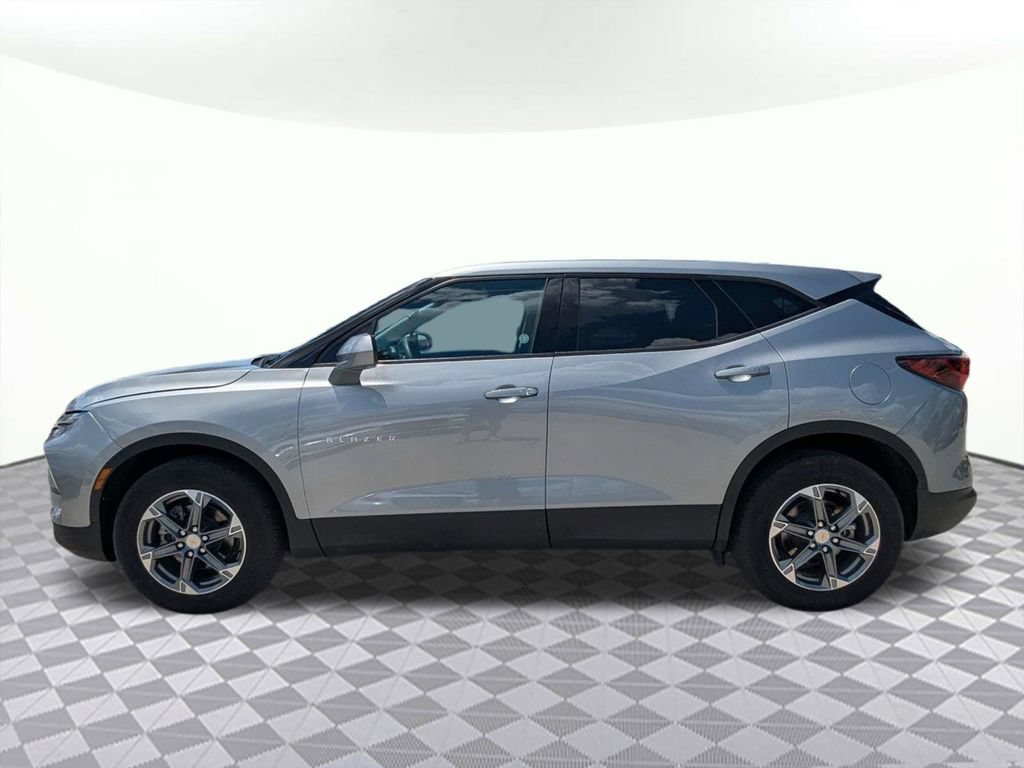 Used 2025 Chevrolet Blazer LT FWD image 5