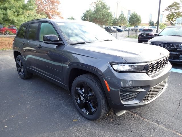New 2025 Jeep Grand Cherokee Altitude AWD/4WD image 8