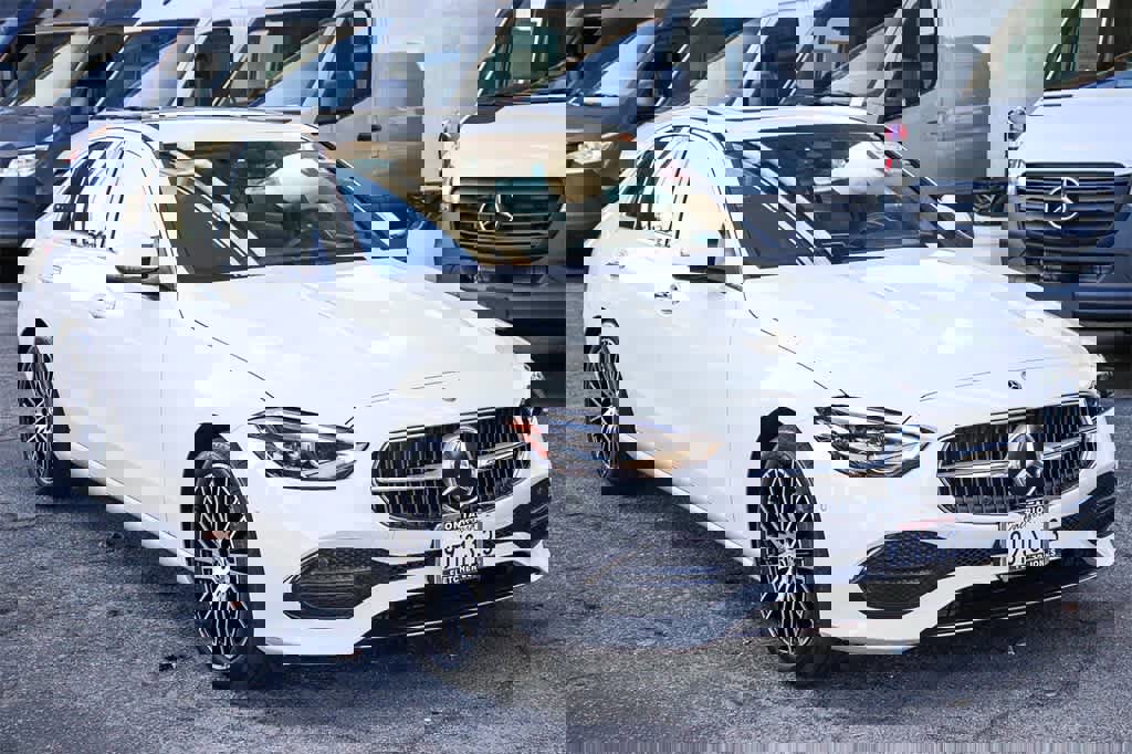 Used 2023 Mercedes-Benz C 300 Sedan image 3