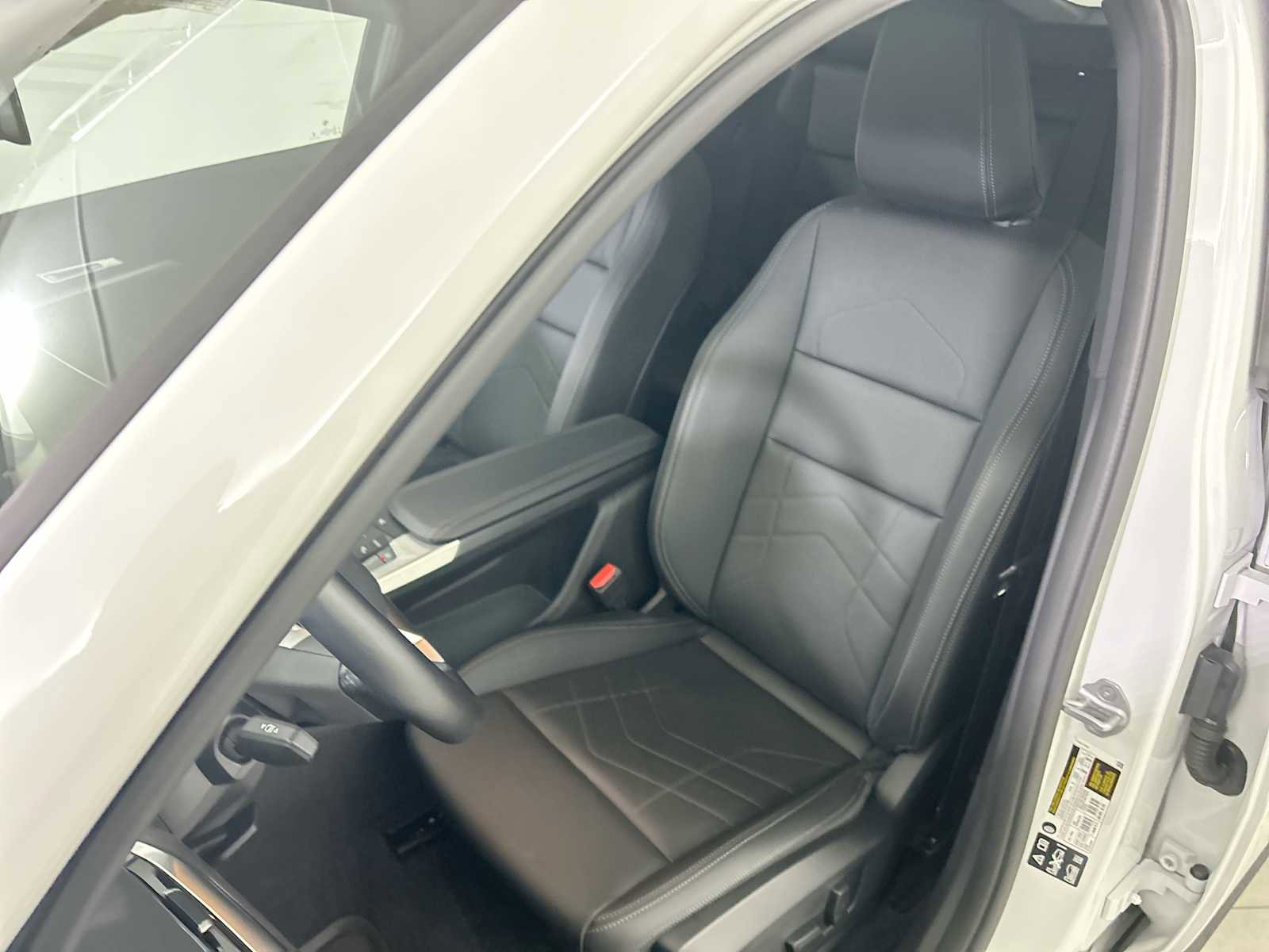 Used 2025 BMW X2 xDrive28i w/ Technology Package image 13