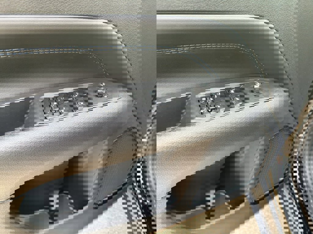 New 2026 Jeep Compass Latitude image 9