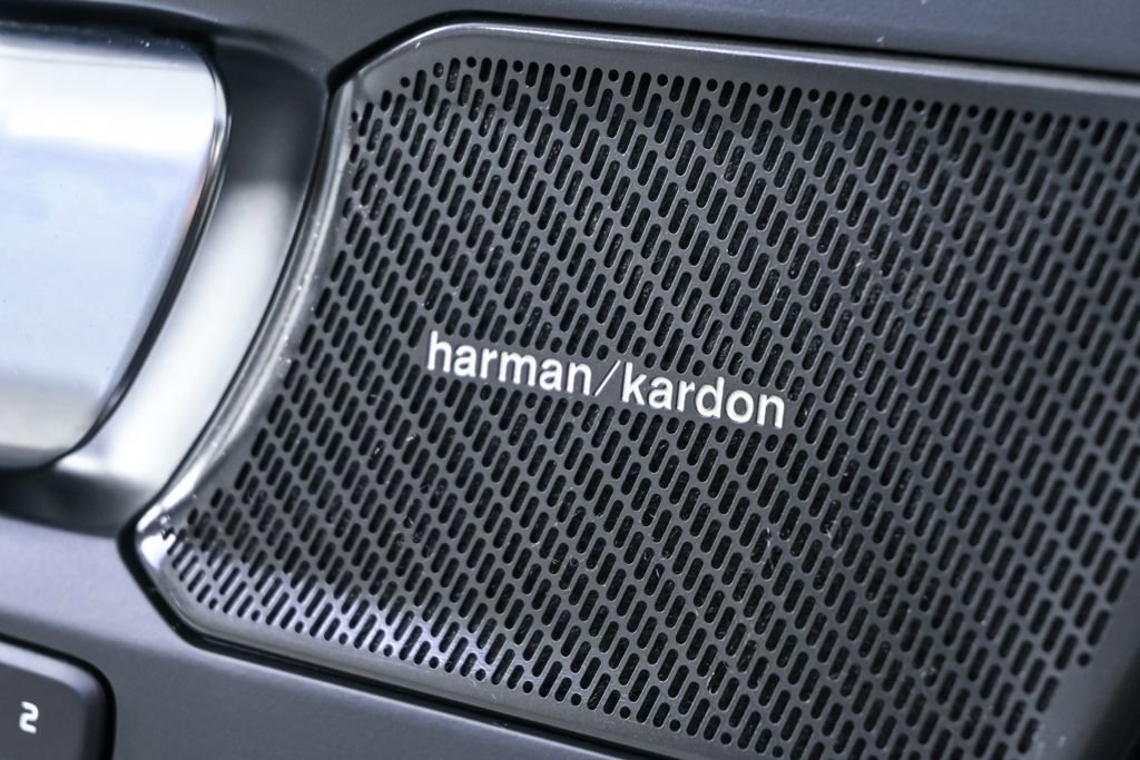 Certified 2024 Volvo XC40 B5 Plus w/ Protection Package Premier image 9