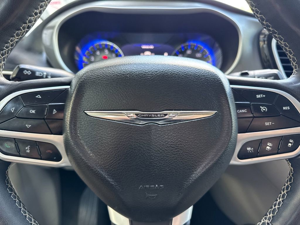 Used 2022 Chrysler Pacifica Touring-L FWD image 23