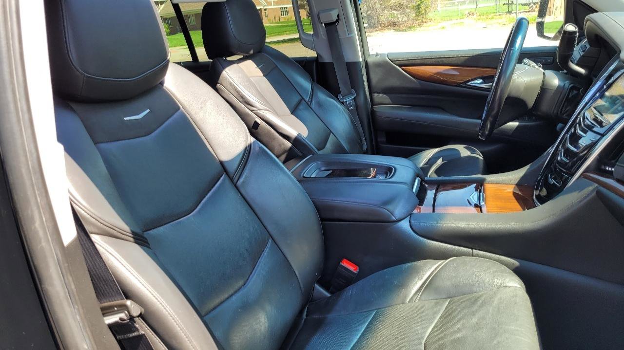 Used 2019 Cadillac Escalade ESV Premium Luxury w/ Escalade Sport Edition AWD/4WD image 6