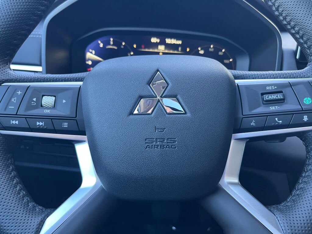 New 2025 Mitsubishi Outlander SE image 15