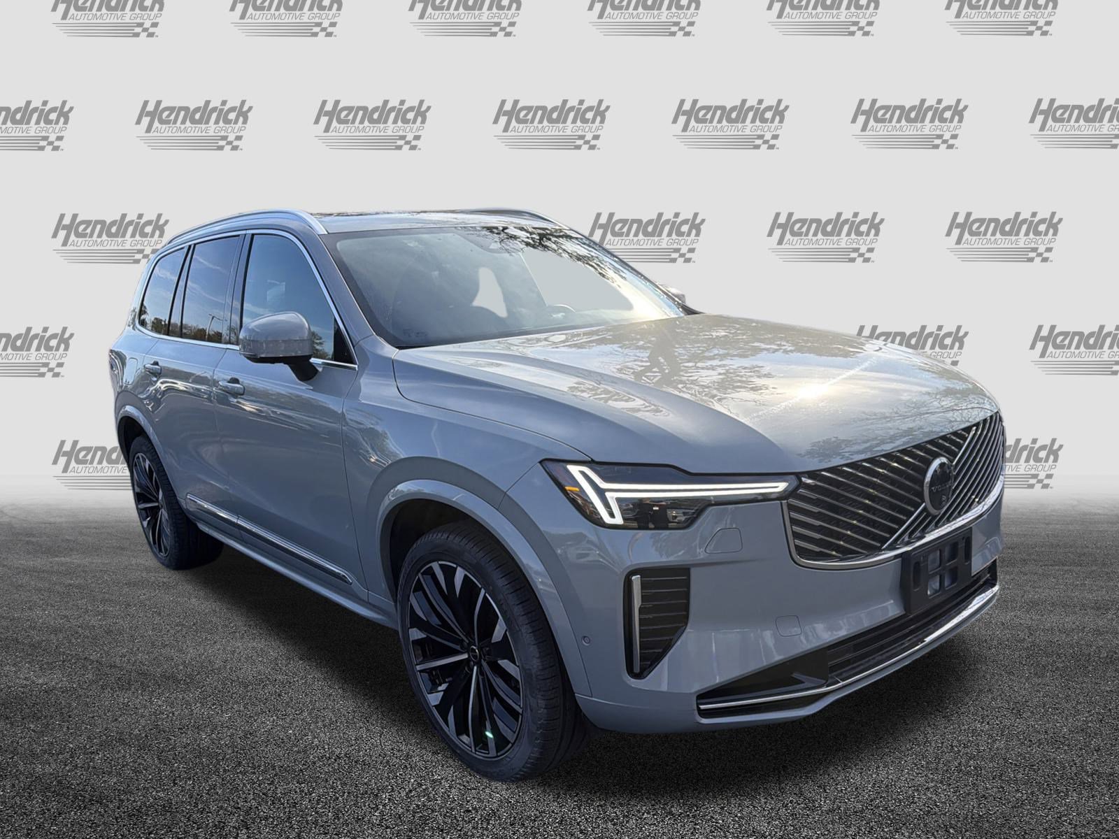 Certified 2025 Volvo XC90 B6 Plus image 2