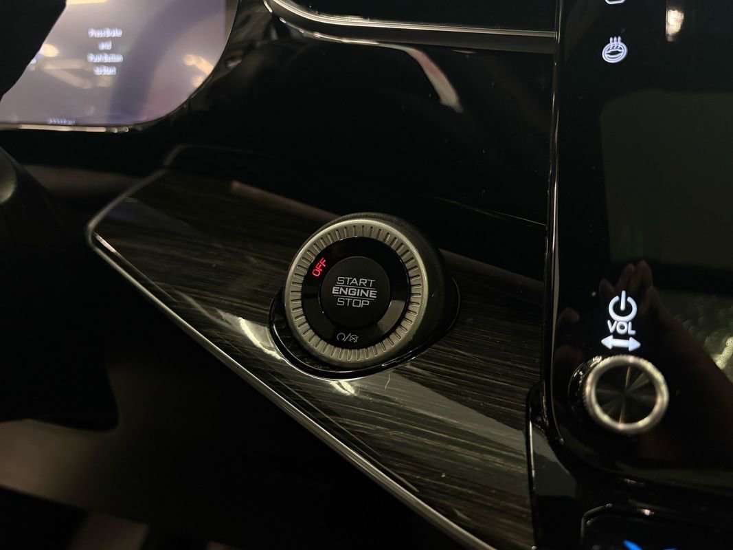 Used 2022 Jeep Wagoneer Series III w/ Premium Group I AWD/4WD image 28