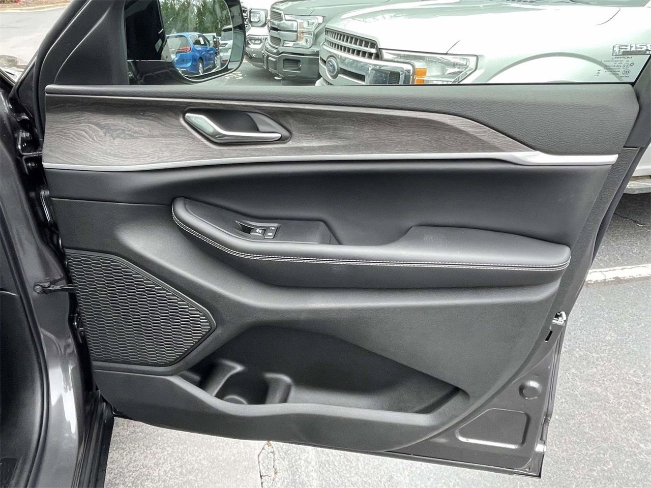 New 2025 Jeep Grand Cherokee L Limited image 17