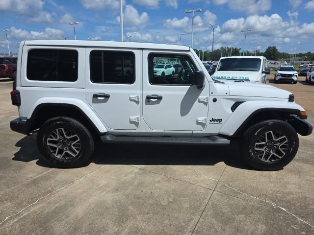 Used 2026 Jeep Wrangler Unlimited Sahara AWD/4WD image 6