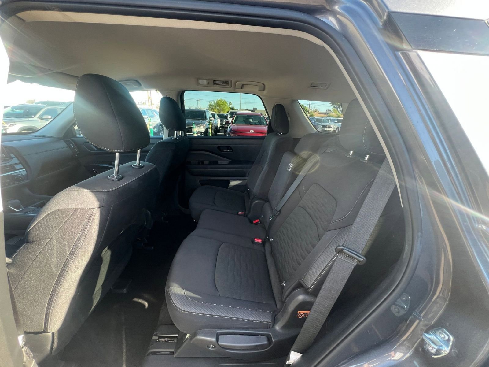Used 2025 Nissan Pathfinder SV image 28