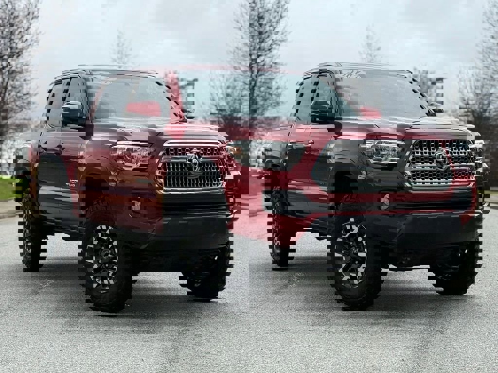 Used 2017 Toyota Tacoma TRD Off-Road w/ Tow Package (A/T) image 2