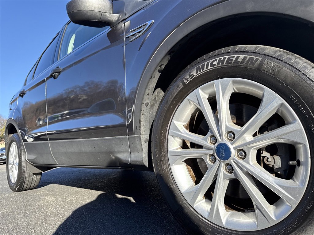 Used 2019 Ford Escape SE image 16