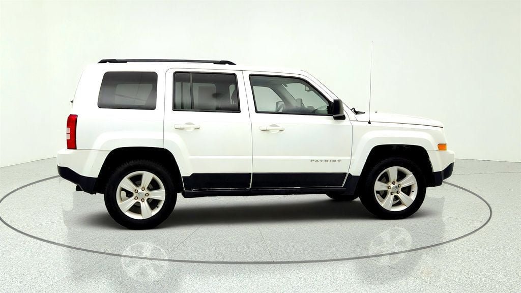 Used 2014 Jeep Patriot Latitude AWD/4WD image 4