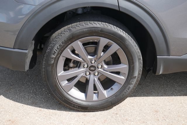 Used 2023 Ford Explorer XLT w/ Equipment Group 202A AWD/4WD image 14