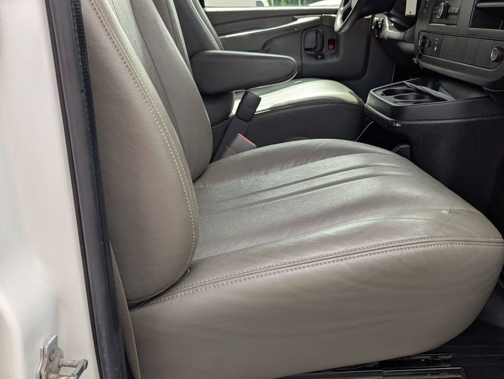 Used 2014 Chevrolet Express 2500 RWD image 17