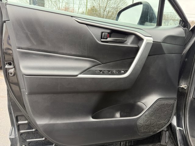 Used 2020 Toyota RAV4 LE image 23