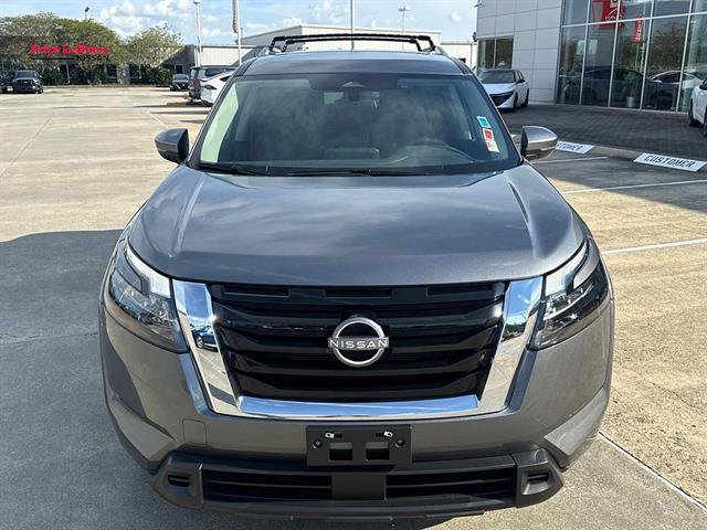 Certified 2025 Nissan Pathfinder SV FWD image 2