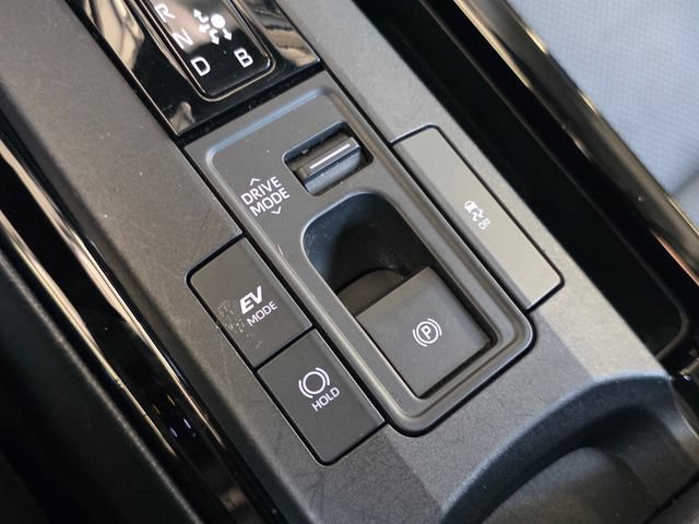 Used 2024 Toyota Prius XLE FWD image 25