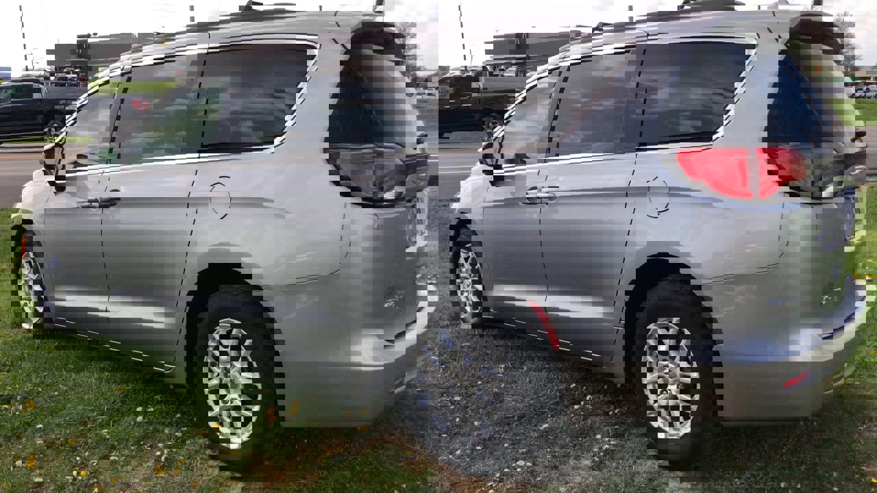 Used 2020 Chrysler Voyager Lxi image 5