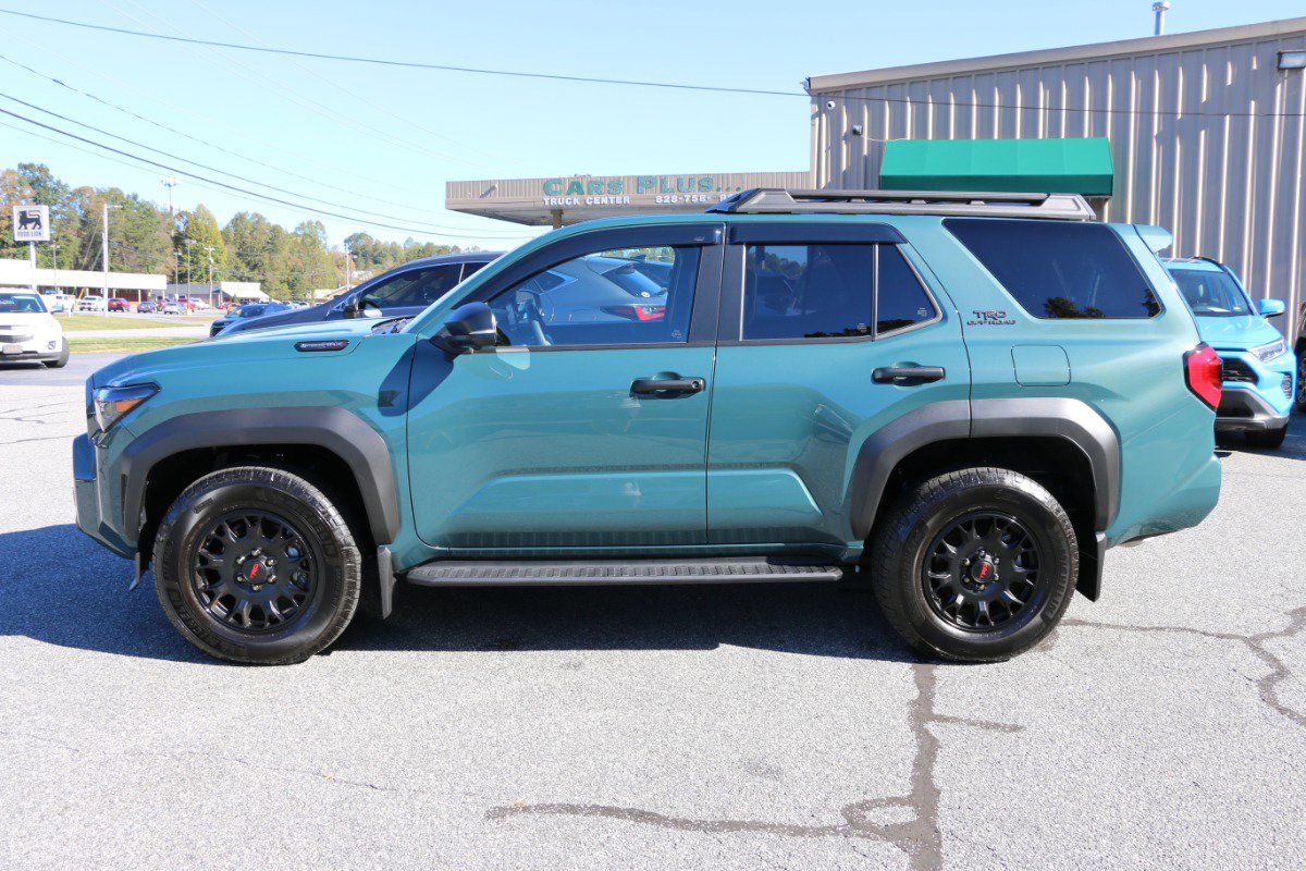 Used 2025 Toyota 4Runner TRD Off-Road image 2