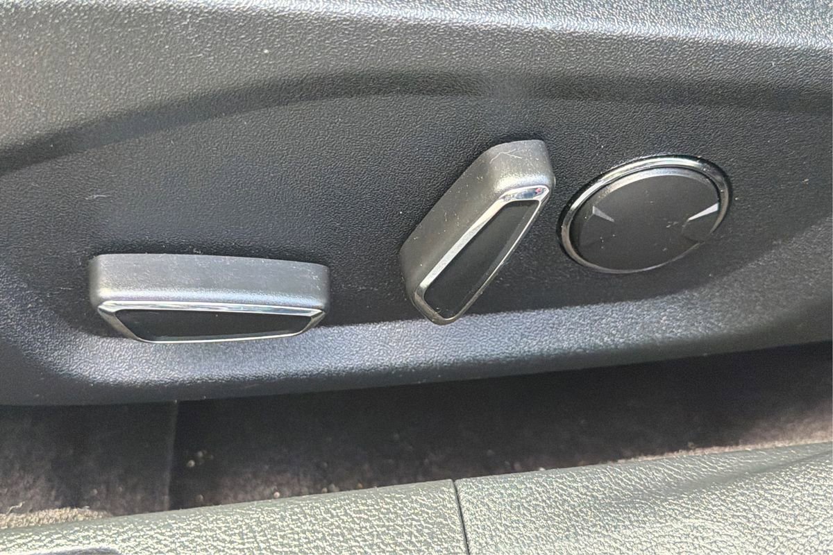Used 2019 Ford Fusion SEL FWD image 19