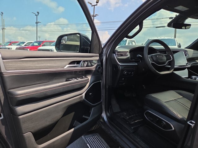 Used 2024 Jeep Wagoneer L Series III w/ Premium Group I AWD/4WD image 7