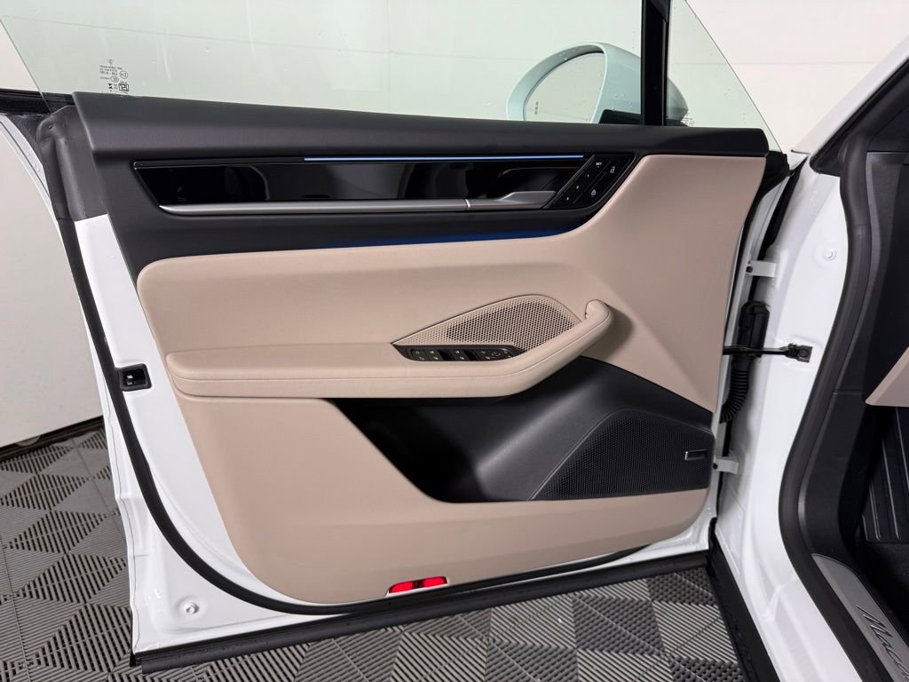 New 2025 Porsche Macan 4 Electric image 23