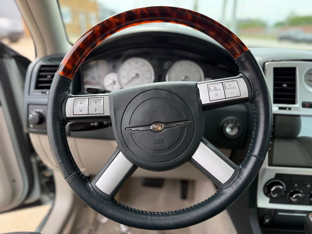 Used 2005 Chrysler 300 C w/ Navigation & Sound Group II RWD image 22