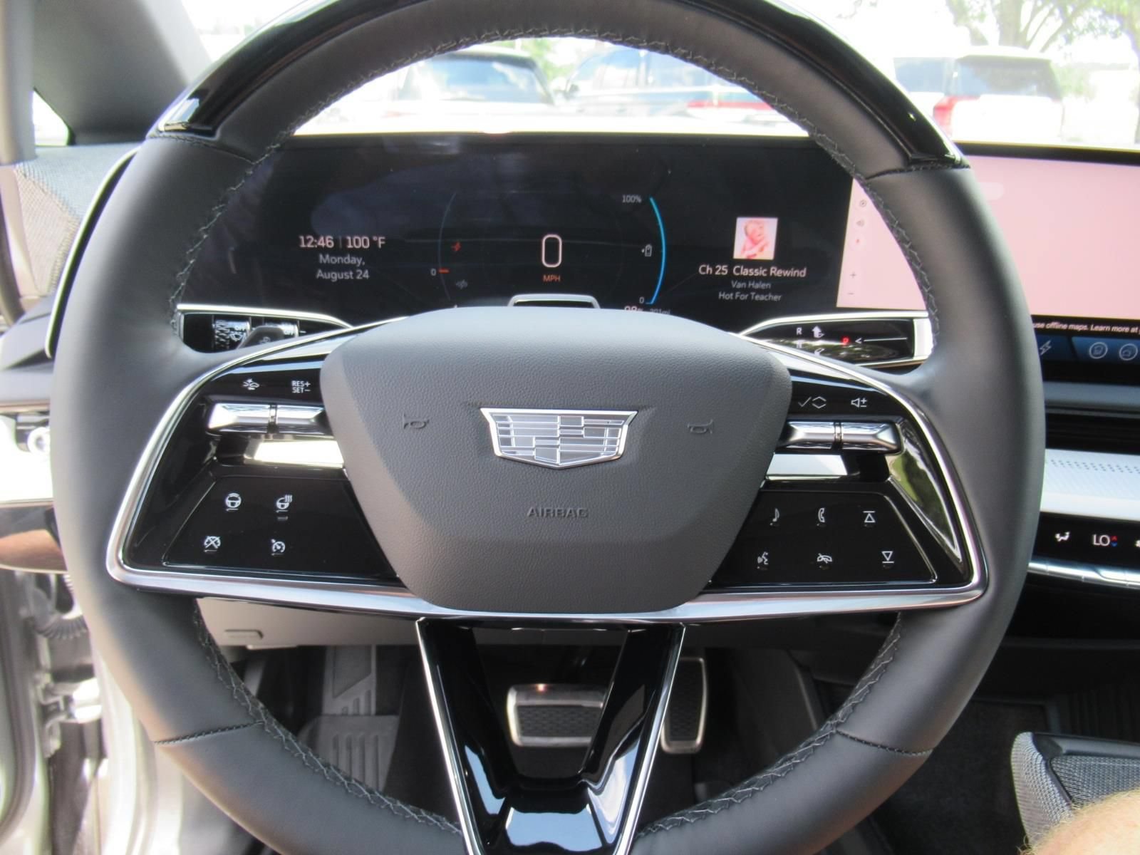Certified 2025 Cadillac Optiq Sport 2 w/ LPO, Floor Liner Package AWD/4WD image 24