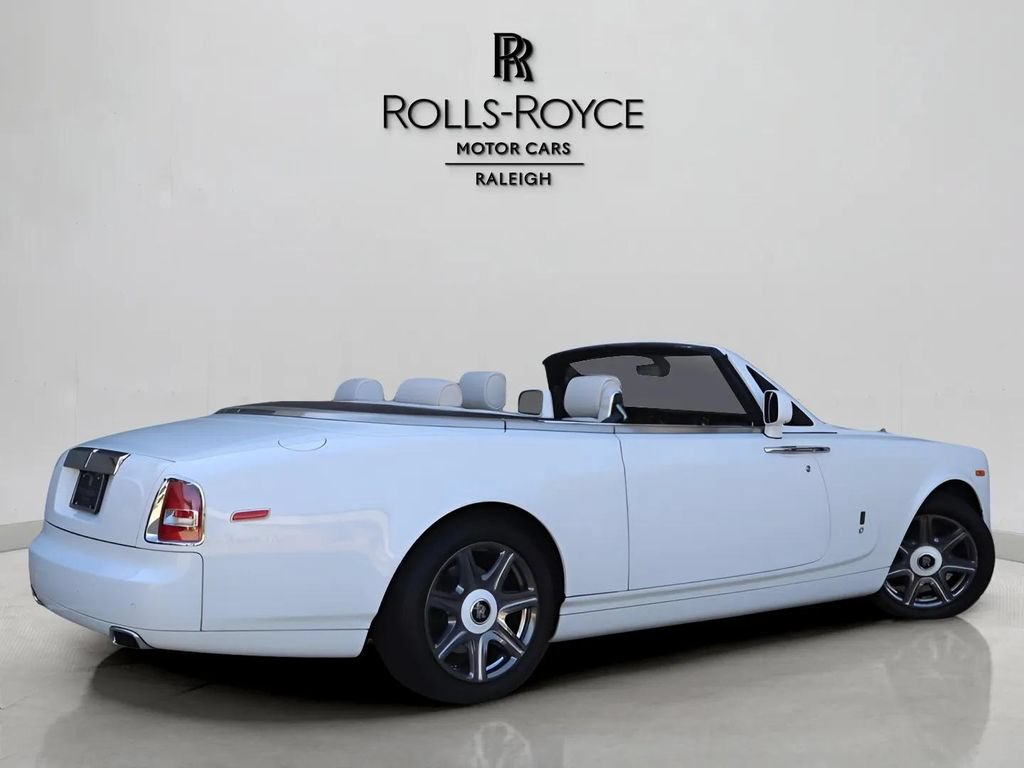Used 2015 Rolls-Royce Phantom Drophead Coupe RWD image 4