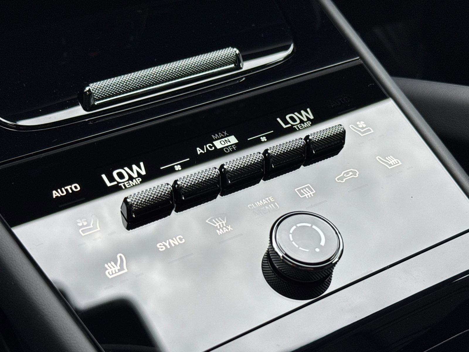 New 2026 Porsche Cayenne GTS image 25