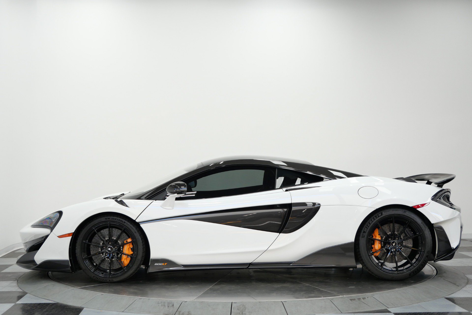 Used 2019 McLaren 600LT RWD image 6