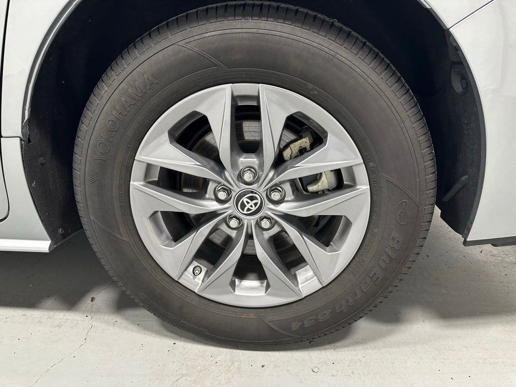 Used 2025 Toyota Sienna LE image 70