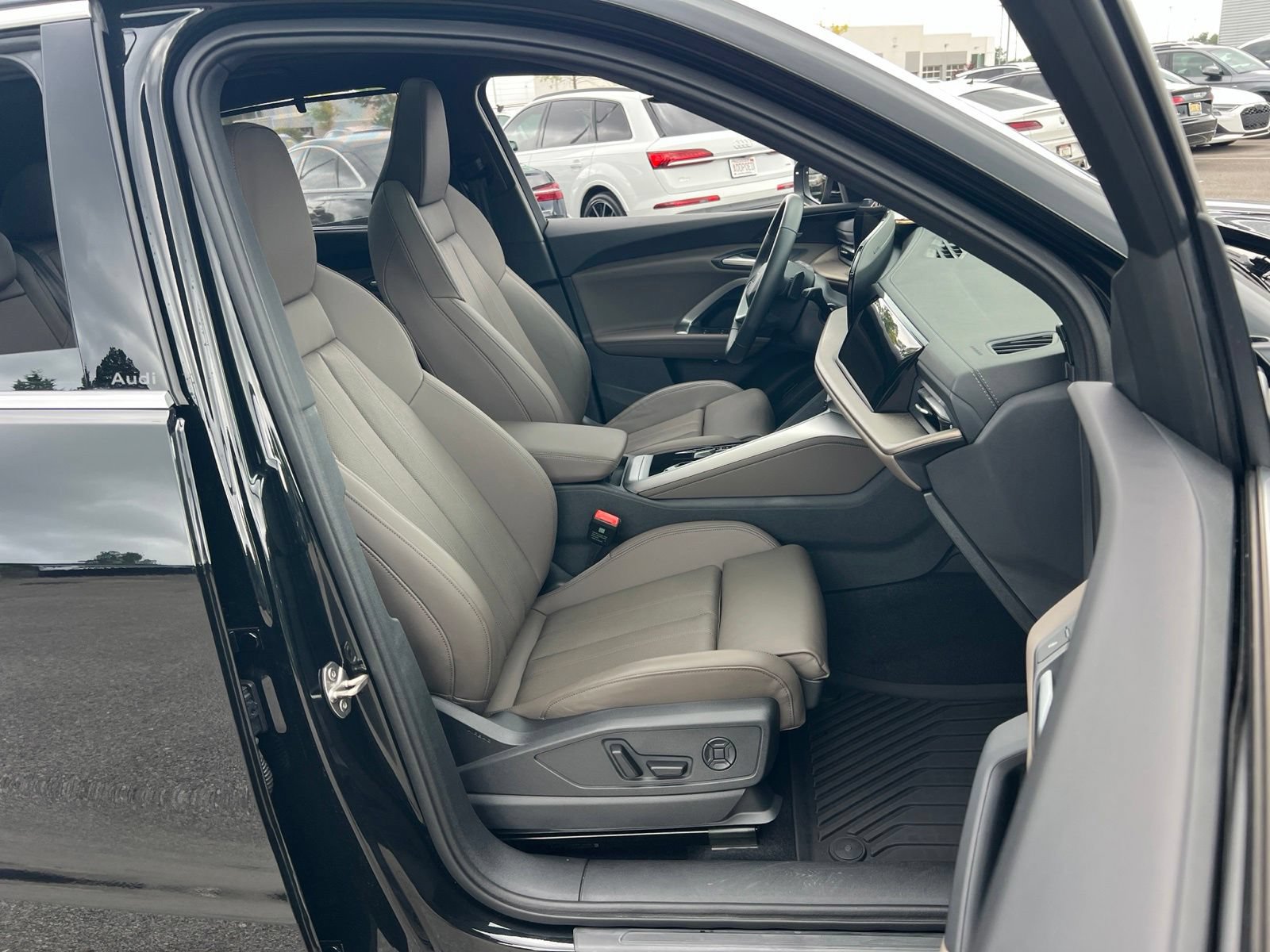 Used 2025 Audi Q5 Premium w/ Premium Plus AWD/4WD image 36