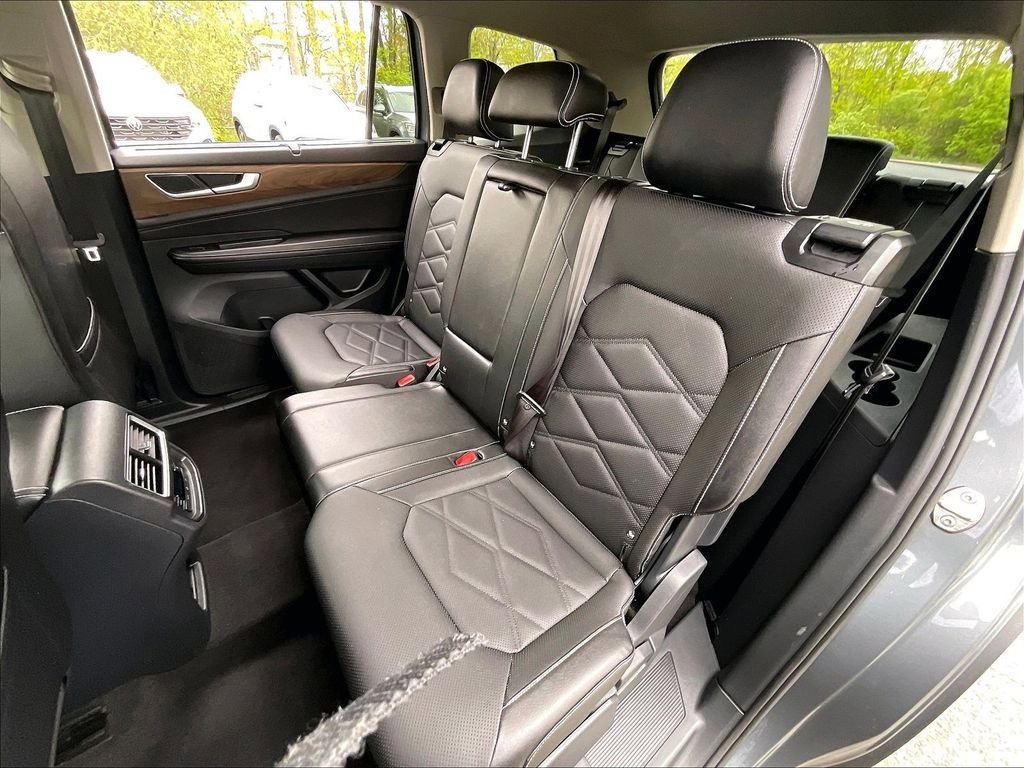 Used 2025 Volkswagen Atlas SE AWD/4WD image 15