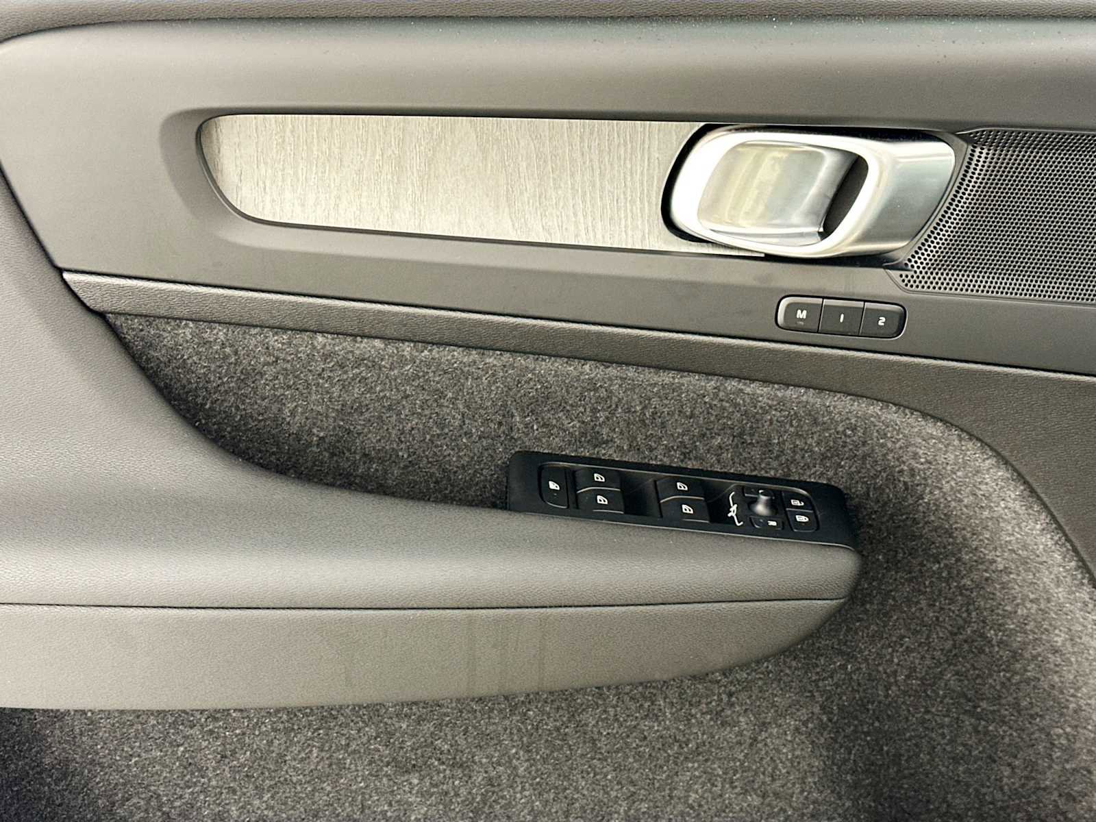 Used 2025 Volvo XC40 B5 Plus w/ Climate Package image 16