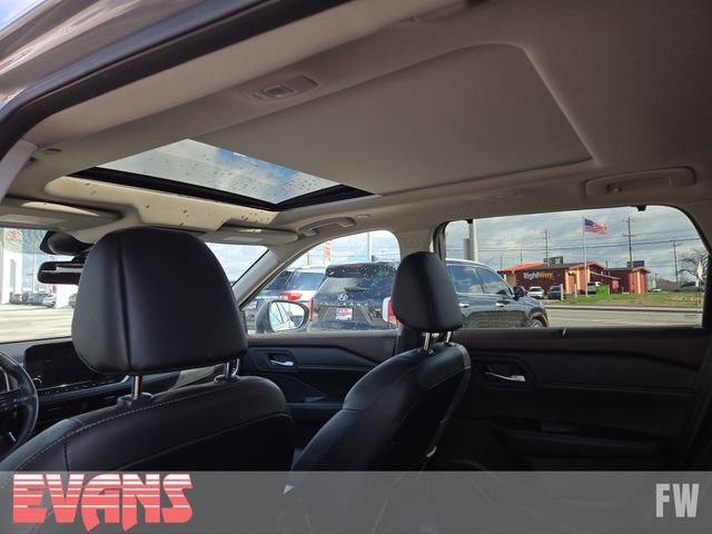 Used 2023 Nissan Rogue SL w/ SL Premium Package image 26