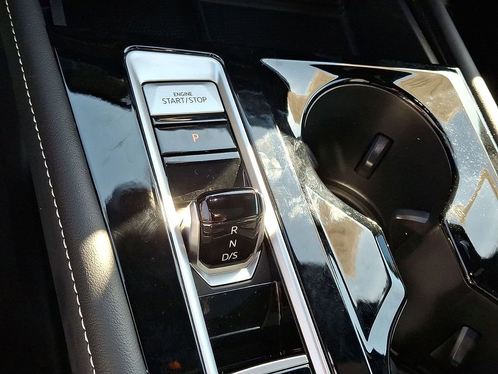 Used 2024 Volkswagen Atlas Cross Sport SEL R-Line image 12