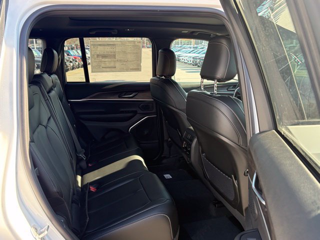 New 2026 Jeep Grand Cherokee Limited w/ Limited Altitude Package AWD/4WD image 32
