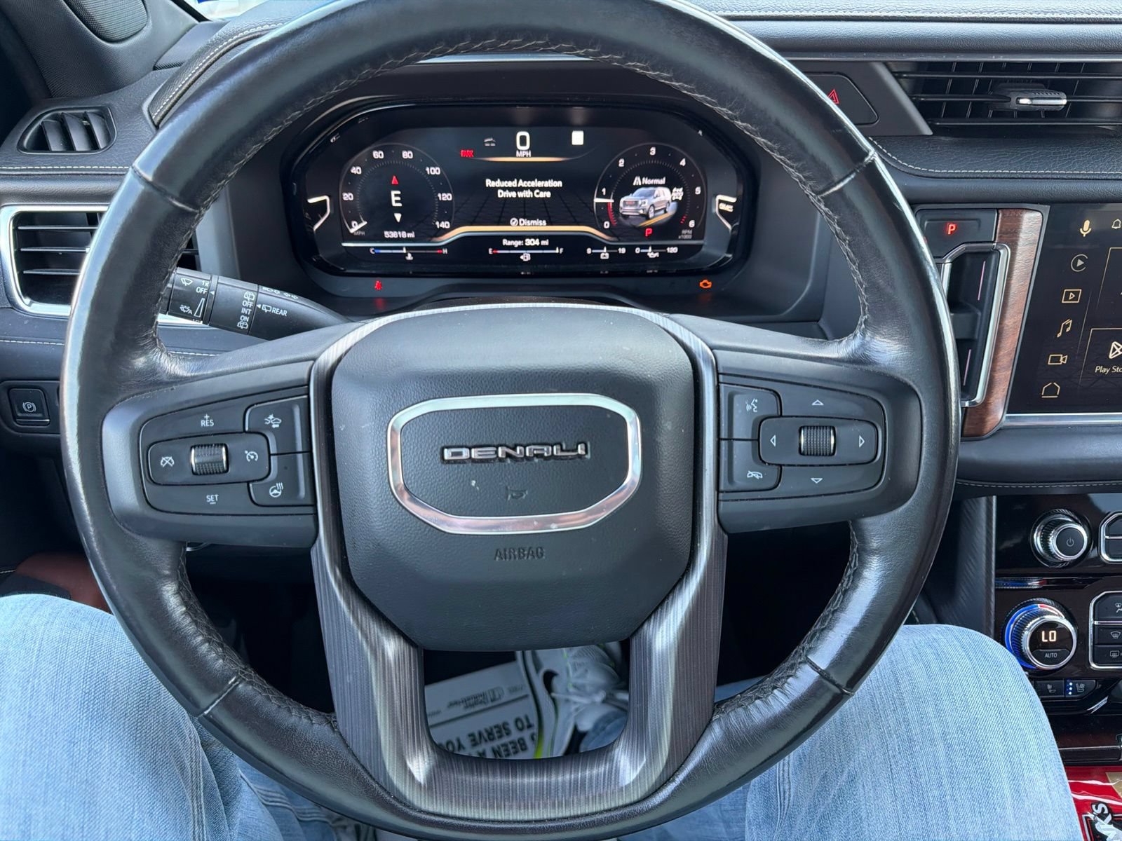 Used 2023 GMC Yukon XL Denali Ultimate AWD/4WD image 30