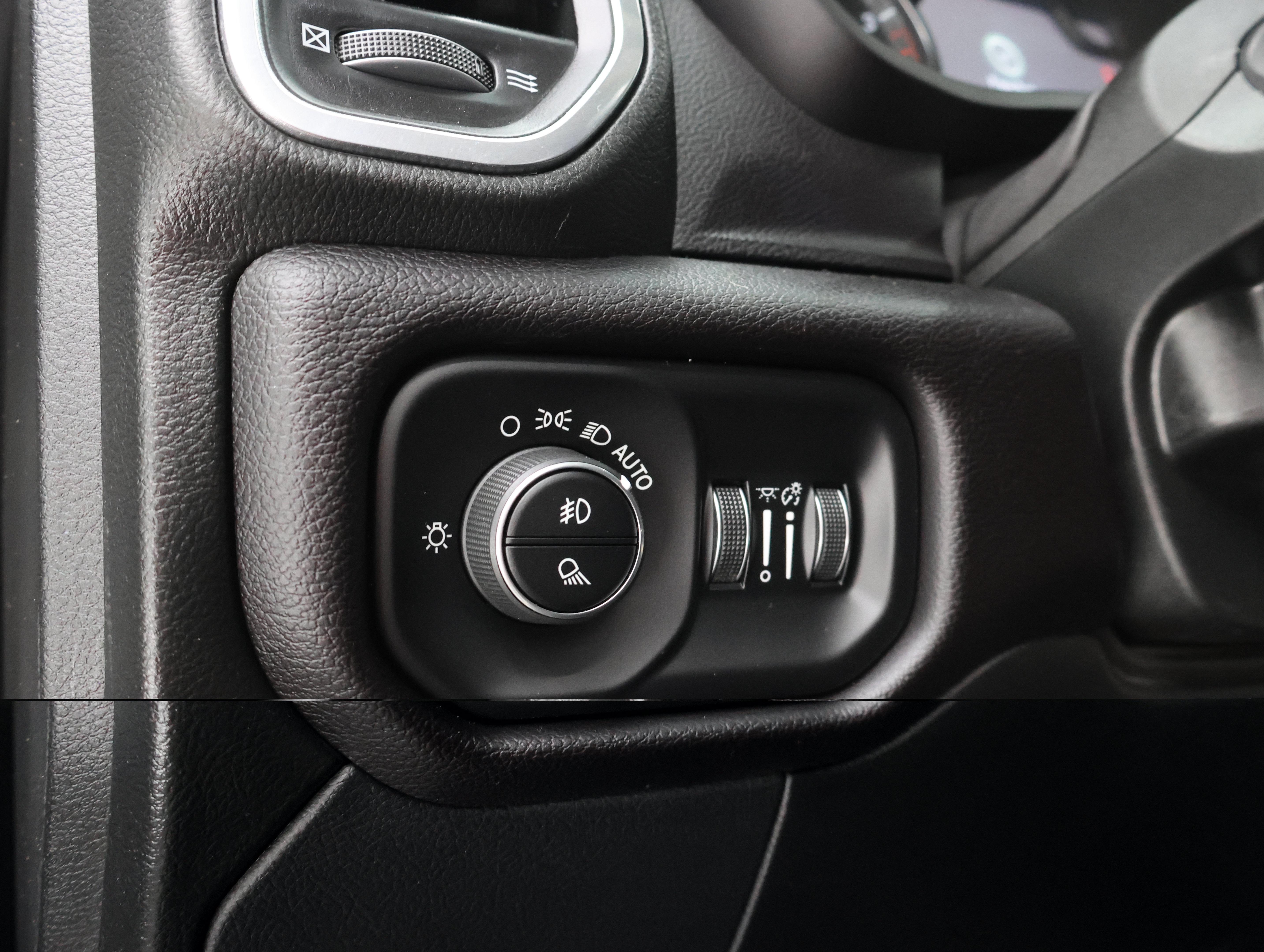 Used 2023 RAM 3500 Laramie AWD/4WD image 43
