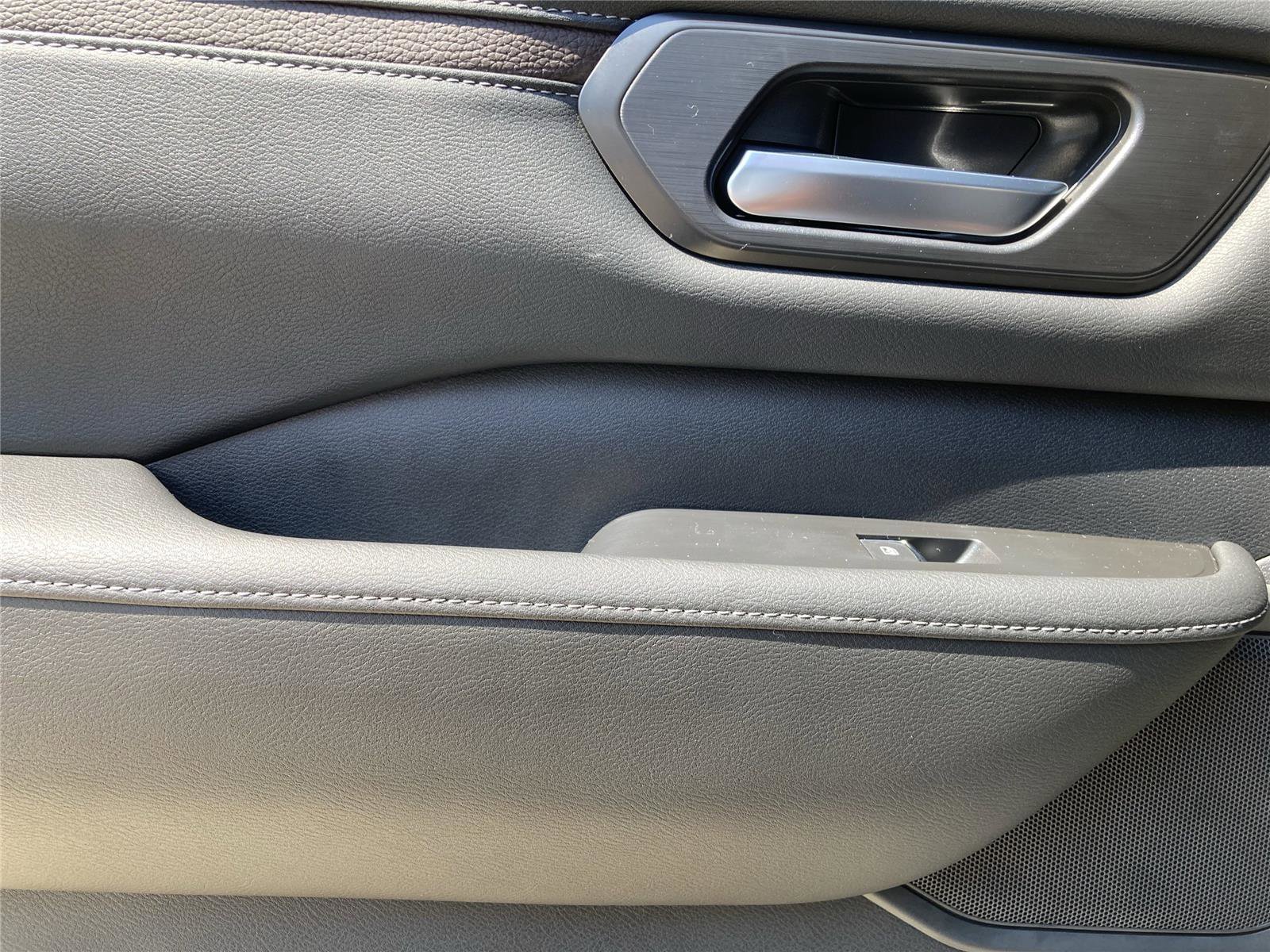 New 2025 Nissan Armada SL w/ Captain's Chari Seat Package image 33