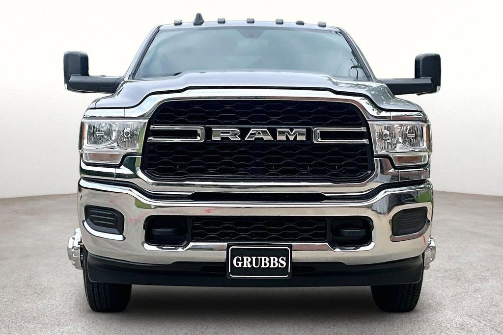 Used 2022 RAM 3500 Tradesman w/ Chrome Appearance Group AWD/4WD image 6
