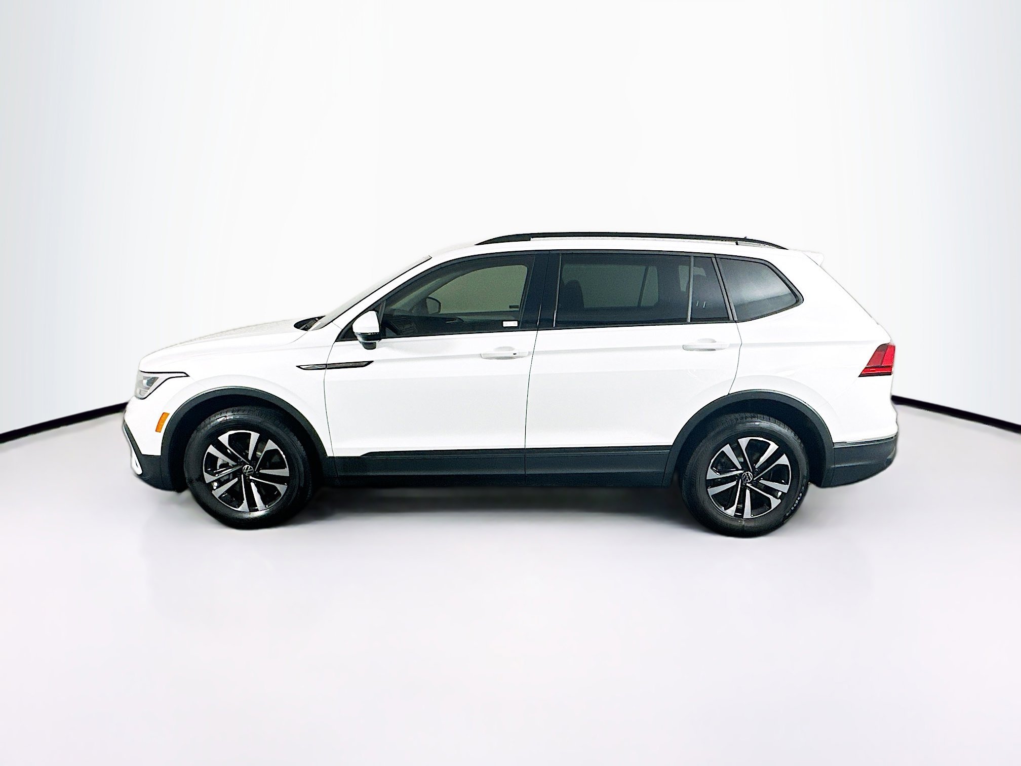 Used 2023 Volkswagen Tiguan S image 4