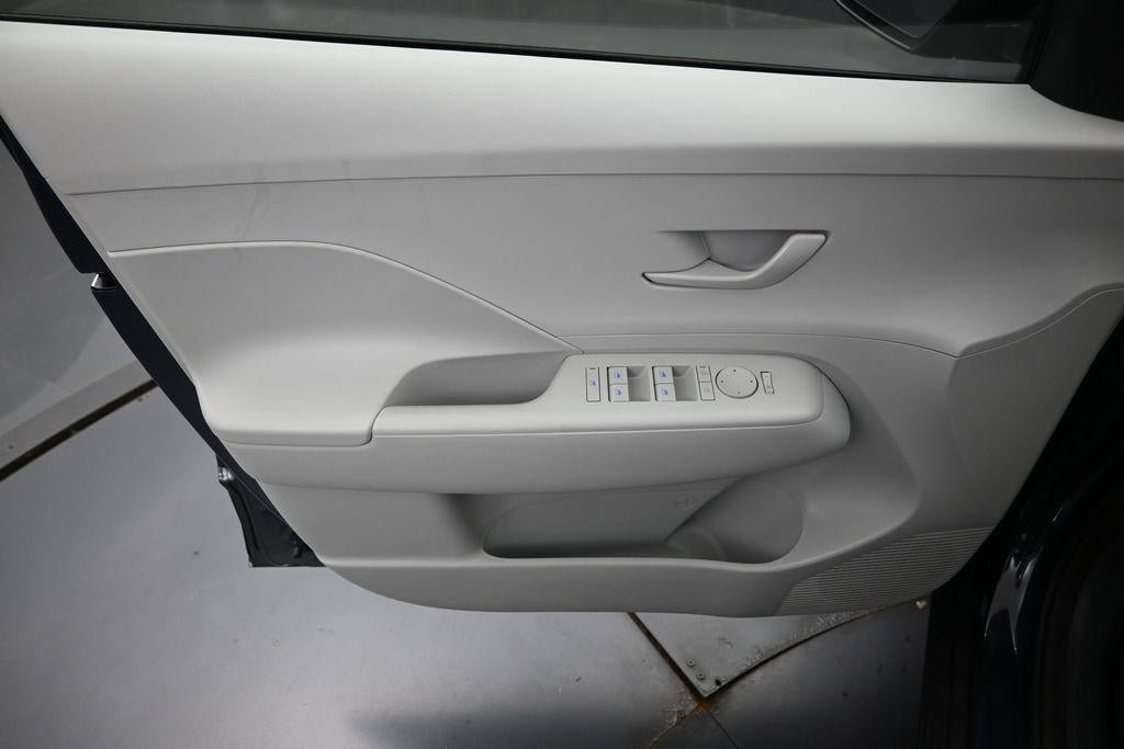 New 2027 Hyundai Kona SE FWD image 24