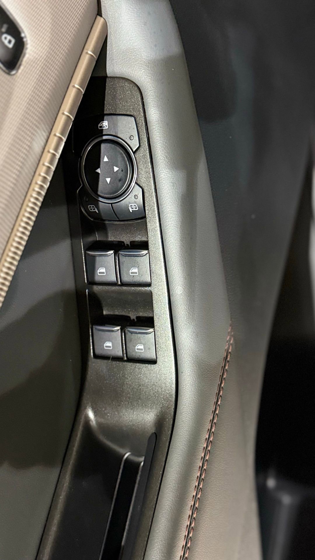 Used 2025 Ford Explorer Active w/ Active Comfort Package image 40