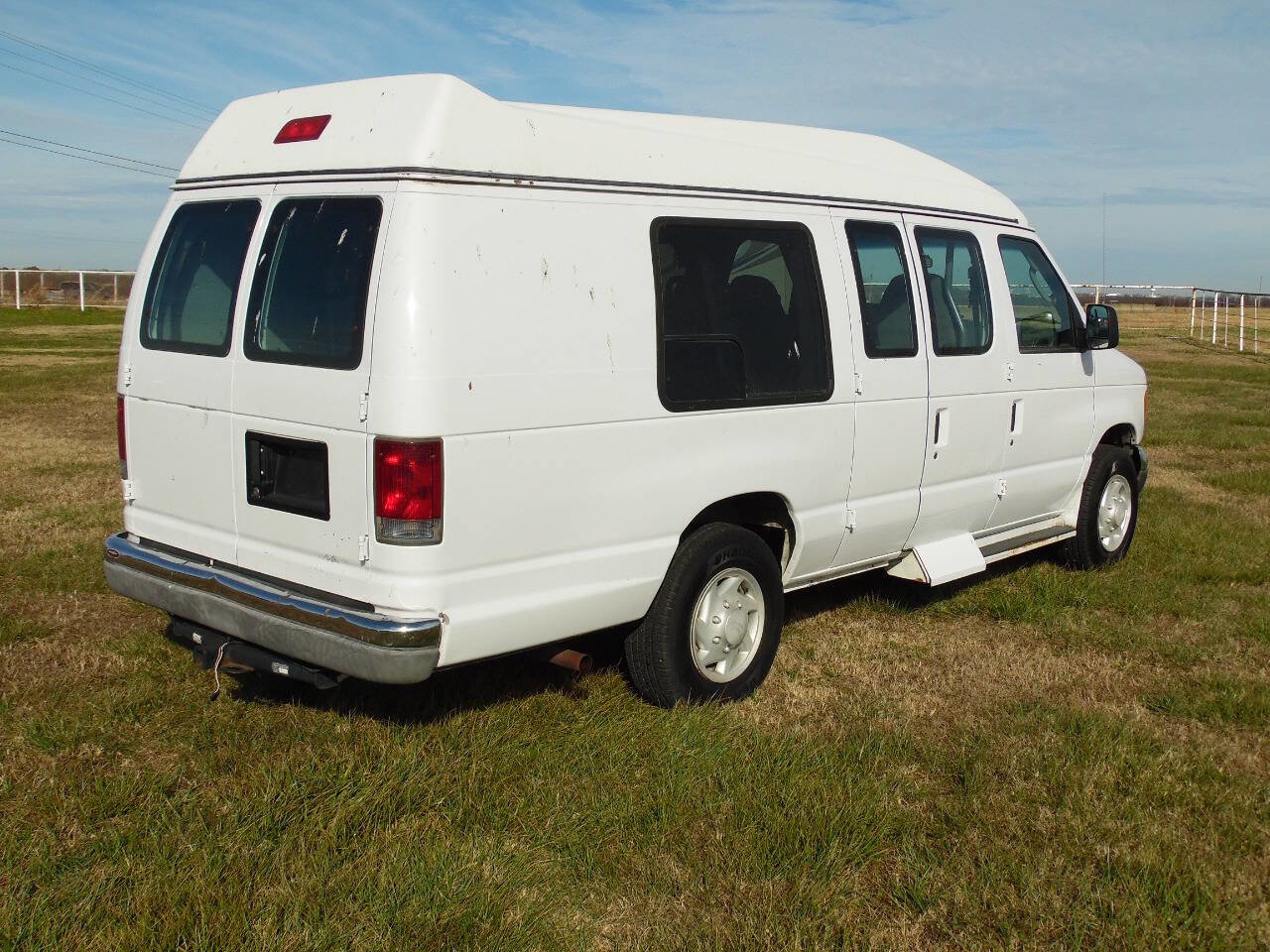 Used 2004 Ford E-250 and Econoline 250 Extended image 2