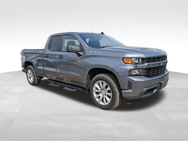 Used 2020 Chevrolet Silverado 1500 Custom w/ Custom Value Package AWD/4WD image 1